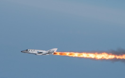 SpaceShipTwo pÃ¥ sin första raketdrivna flygfärd