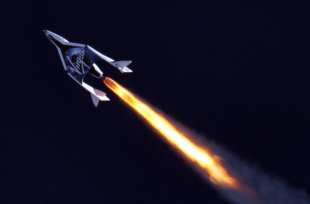 SpaceShipTwo på sin första raketdrivna flygfärd 