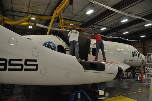 Nya bilder på SpaceshipTwo under utveckling 
