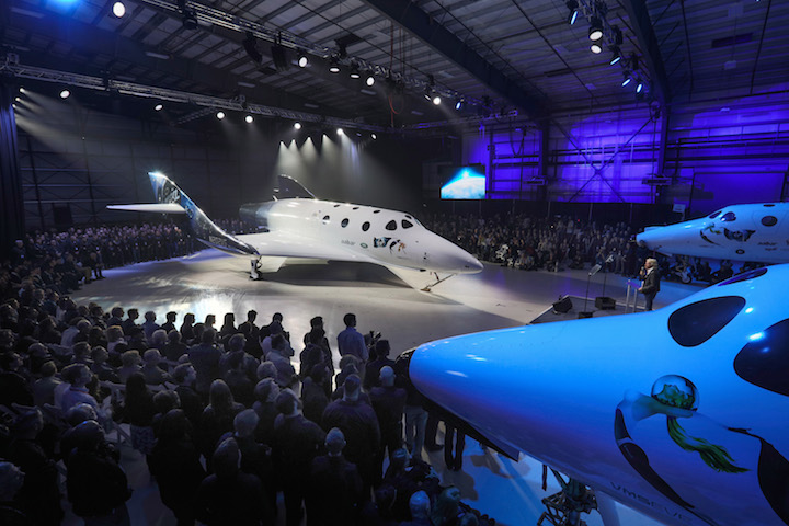 Richard Branson presenterar Virgin Galactics nya rymdskepp VSS Unity