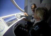 Richard Branson tränar på NASTAR Richard Branson tränar på NASTAR
