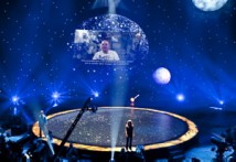 Guy Laliberté belyser vattenproblem via en tv-show från rymden Guy Laliberté belyser vattenproblem via en tv-show från rymden