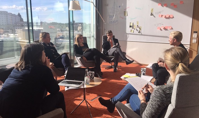 Full fart i tankesmedjan för en nationell strategi för rymdturism