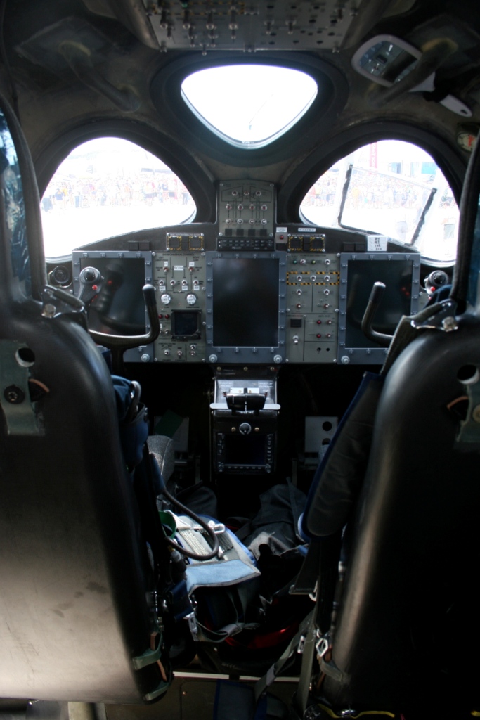 Exklusiva bilder på WhiteKnightTwos cockpit och interiör